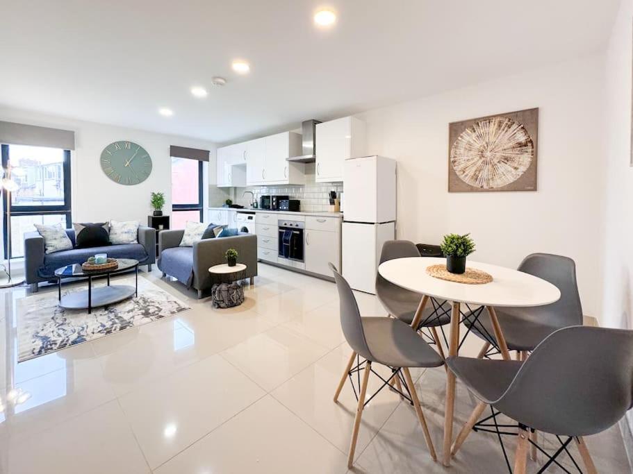 3 Bedroom Apt By Threethreethreesproperty Short Lets & Serviced Accommodation Leeds With Wi-Fi & Parking Leeds (West Yorkshire) Exterior foto