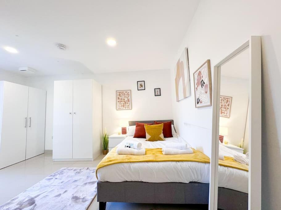3 Bedroom Apt By Threethreethreesproperty Short Lets & Serviced Accommodation Leeds With Wi-Fi & Parking Leeds (West Yorkshire) Exterior foto